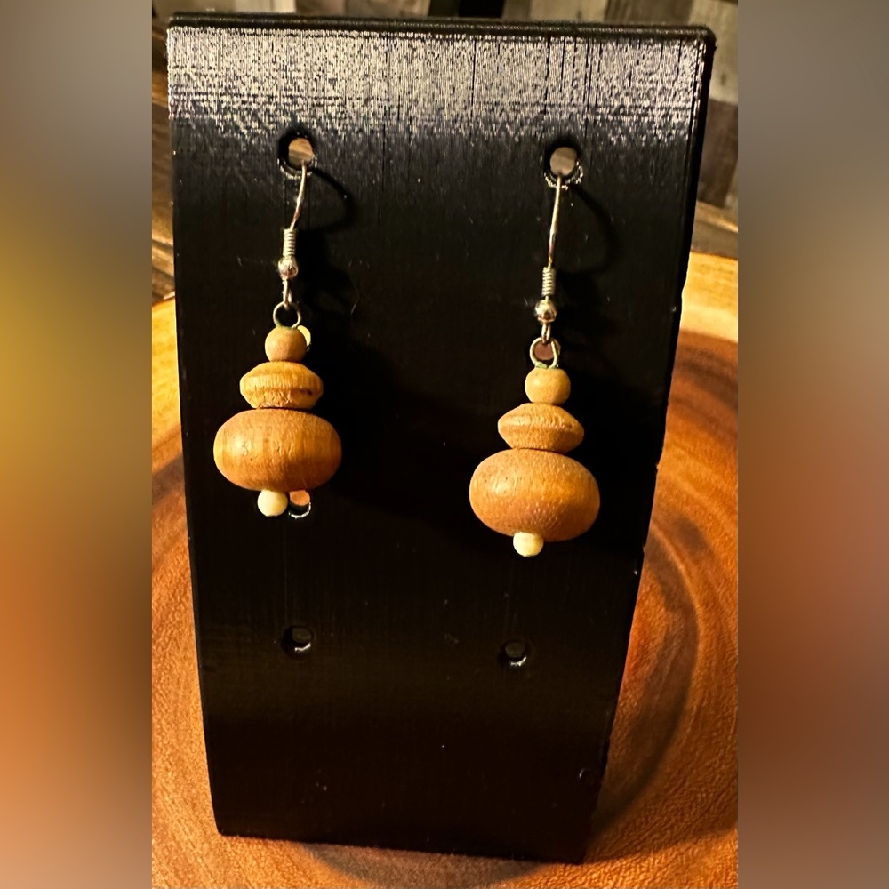 VINTAGE 💕wood earrings 2 for $15!💕 wooden drop earrings